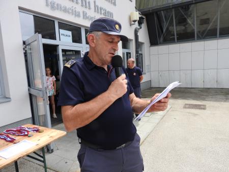 Prireditev je zelo dobro povezoval predsednik Gasilske zveze Cerklje Marjan Luskovec 